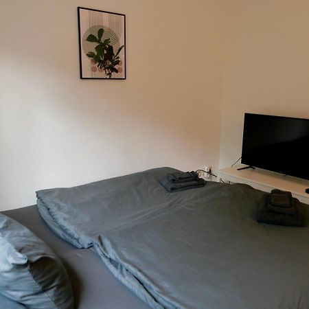 Schoenes Apartment Mit Terrasse Im Steingarten Бад Вилбел Екстериор снимка