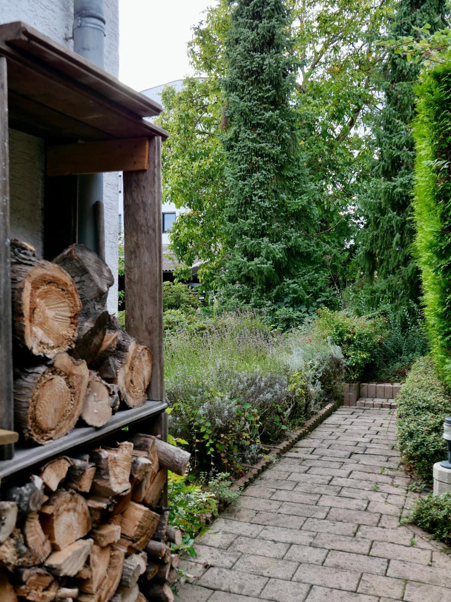 Schoenes Apartment Mit Terrasse Im Steingarten Бад Вилбел Екстериор снимка