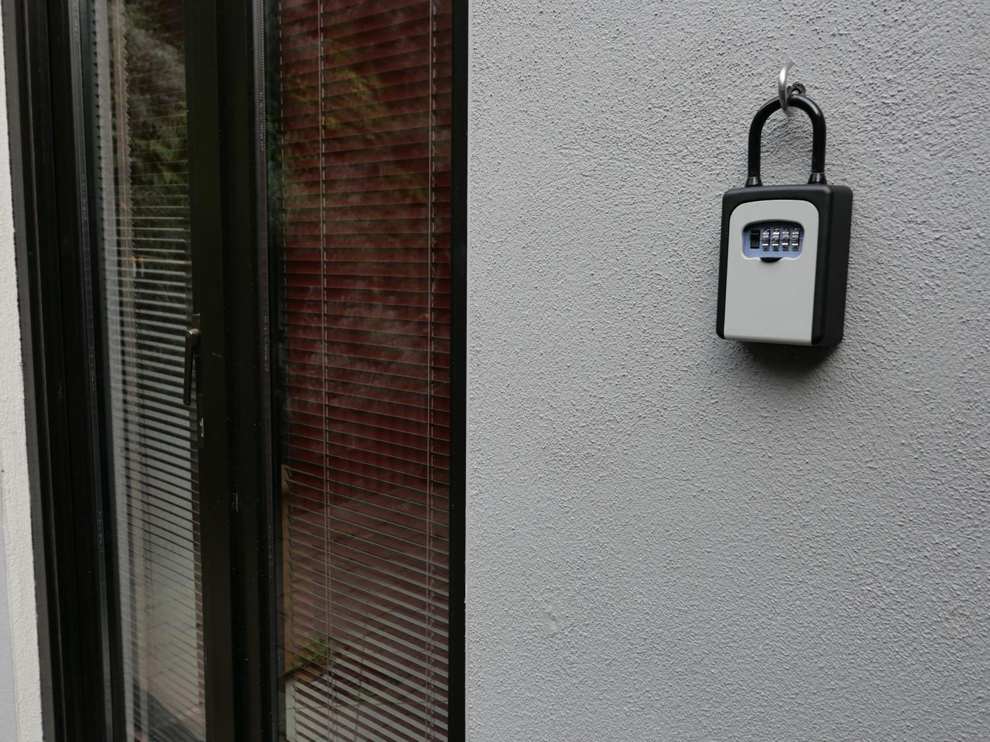 Schoenes Apartment Mit Terrasse Im Steingarten Бад Вилбел Екстериор снимка